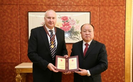 6686体育网页登录专家Karol Vanko获国家友谊奖